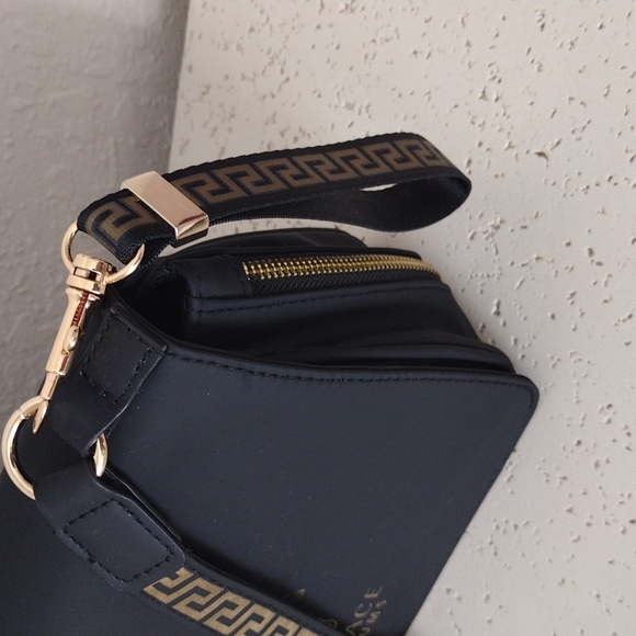 Versace parfums crossbody purse and clip-on - Picture 16 of 16